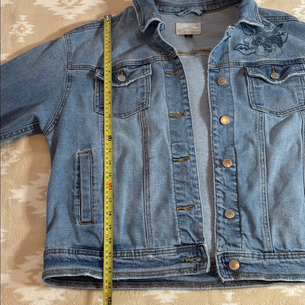 Universal Thread Light Blue Denim Jacket with Floral Embroidery - Picture 9 of 14